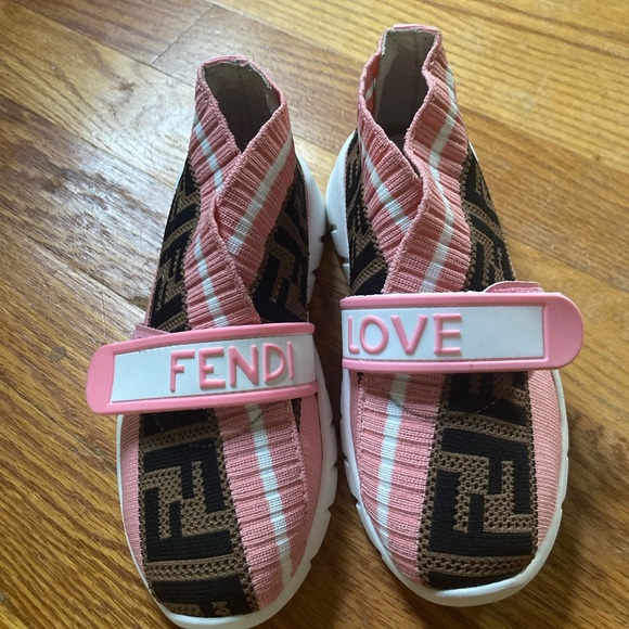 Fendi “Love” pink girls slip on sneakers